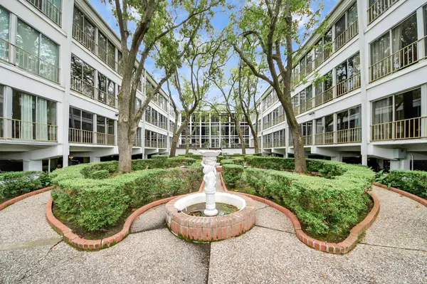 5050 Ambassador WAY #306, Houston, TX 77056
