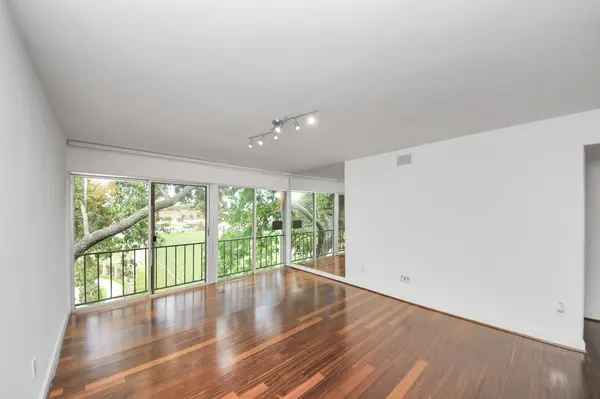 5050 Ambassador WAY #306, Houston, TX 77056