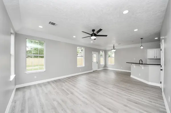 1105 E Kyle RD, Clute, TX 77531
