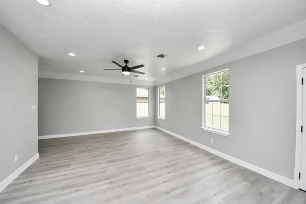 1105 E Kyle RD, Clute, TX 77531