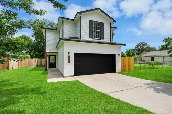 1105 E Kyle RD, Clute, TX 77531