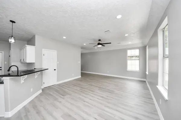 1105 E Kyle RD, Clute, TX 77531