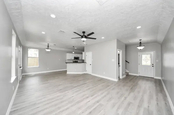 1105 E Kyle RD, Clute, TX 77531