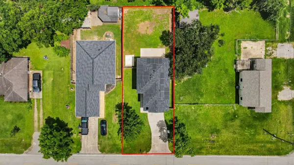 1105 E Kyle RD, Clute, TX 77531