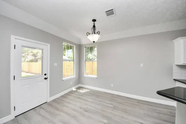 1105 E Kyle RD, Clute, TX 77531