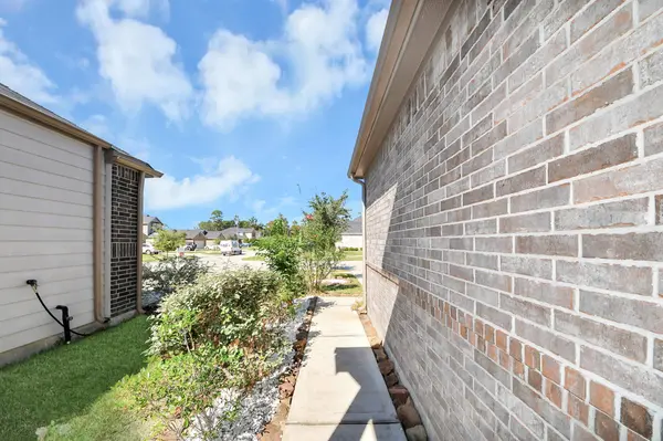 322 Emerald Thicket LN, Huffman, TX 77336