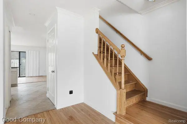 38128 Jamestown DR, Sterling Heights, MI 48312