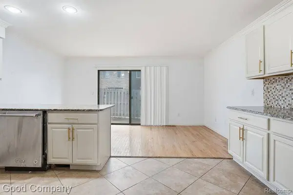 38128 Jamestown DR, Sterling Heights, MI 48312