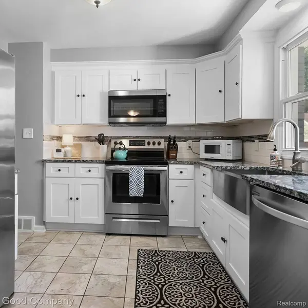 2925 Benjamin AVE, Royal Oak, MI 48073