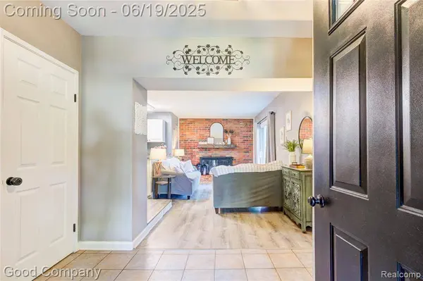 697 Hamlet Road, Auburn Hills, MI 48326