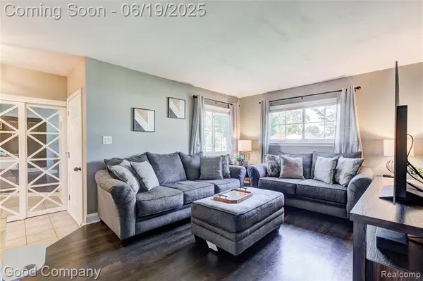 697 Hamlet Road, Auburn Hills, MI 48326