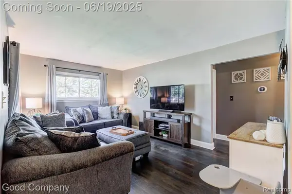 697 Hamlet Road, Auburn Hills, MI 48326