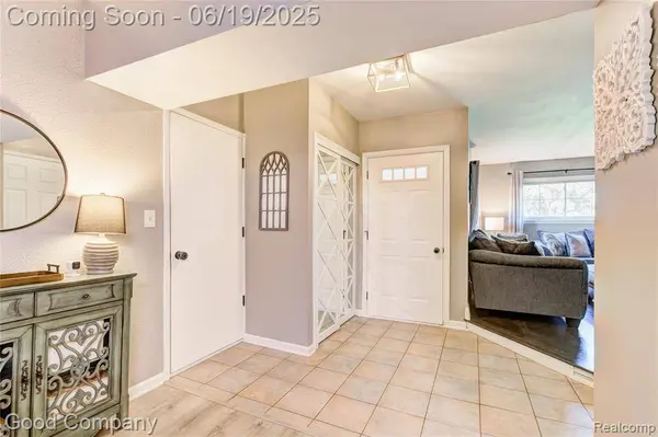697 Hamlet Road, Auburn Hills, MI 48326