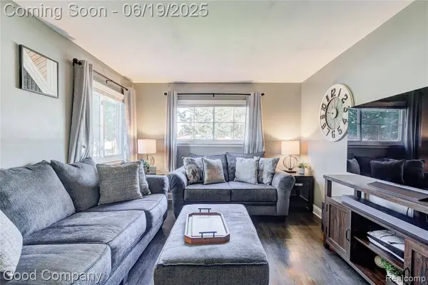 697 Hamlet Road, Auburn Hills, MI 48326