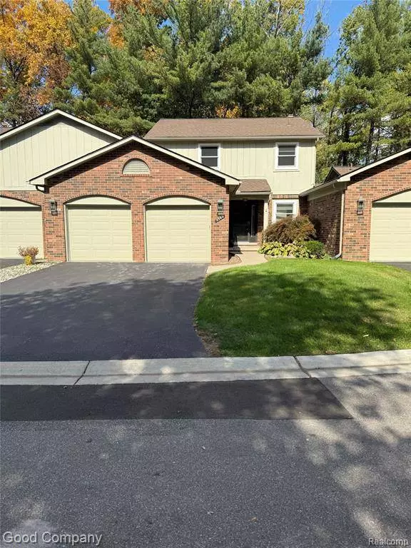 5584 N Adams Way, Bloomfield Hills, MI 48302