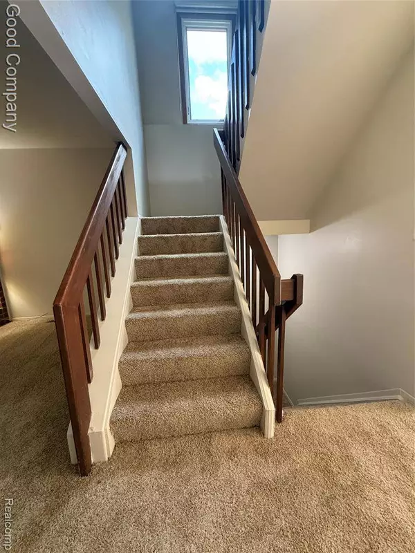 5584 N Adams Way, Bloomfield Hills, MI 48302