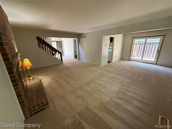5584 N Adams Way, Bloomfield Hills, MI 48302