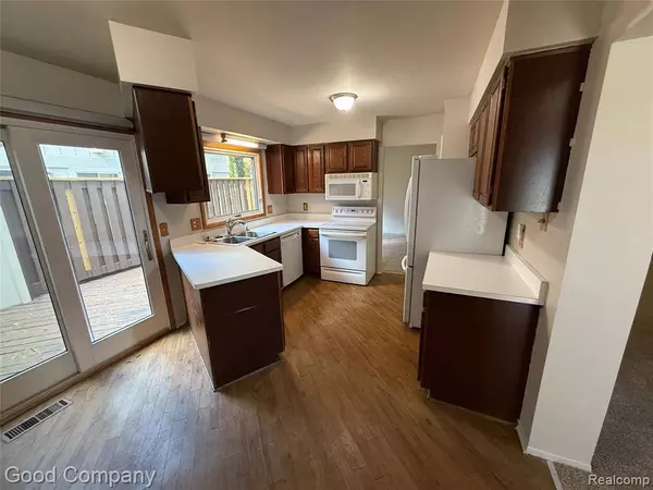 5584 N Adams Way, Bloomfield Hills, MI 48302