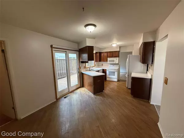 5584 N Adams Way, Bloomfield Hills, MI 48302