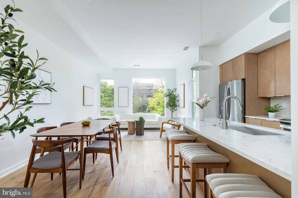 903 CORINTHIAN AVE #C, Philadelphia, PA 19130