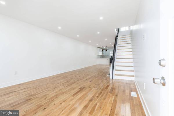 2713 E HUNTINGDON ST, Philadelphia, PA 19125