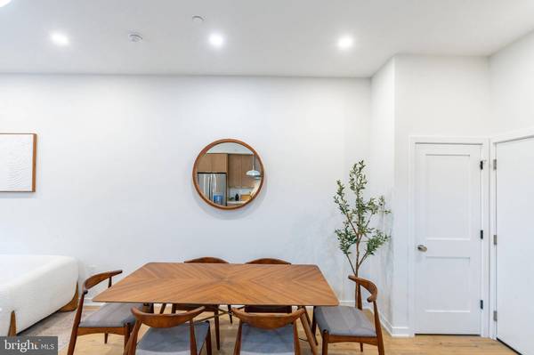 903 CORINTHIAN AVE #2, Philadelphia, PA 19130