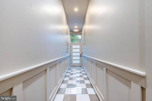 903 CORINTHIAN AVE #2, Philadelphia, PA 19130