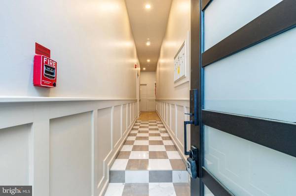 903 CORINTHIAN AVE #2, Philadelphia, PA 19130