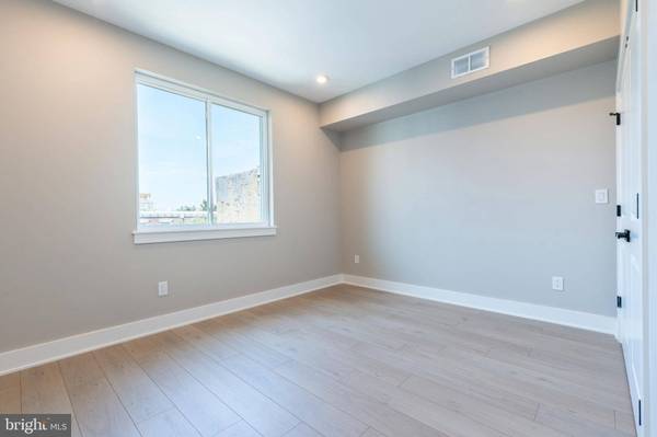 2048 N 3RD ST, Philadelphia, PA 19122