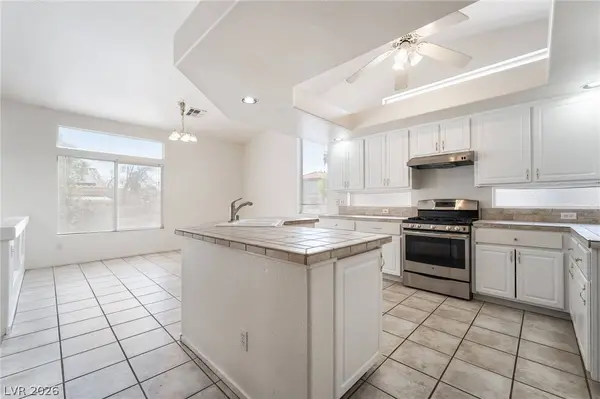 9882 Silver Chimes CT, Las Vegas, NV 89183