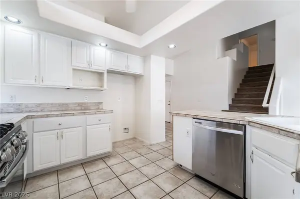 9882 Silver Chimes CT, Las Vegas, NV 89183