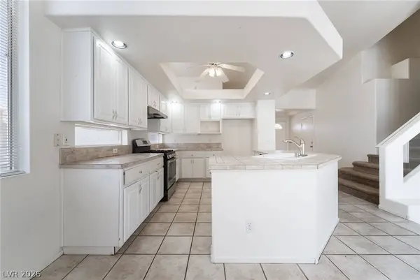 9882 Silver Chimes CT, Las Vegas, NV 89183