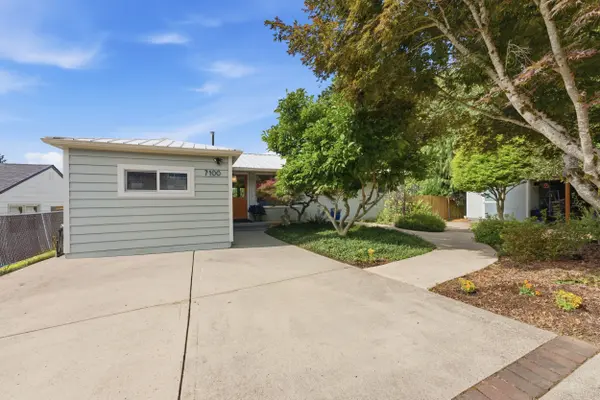 7100 SE Harrison Ct, Portland, OR 97215-4036