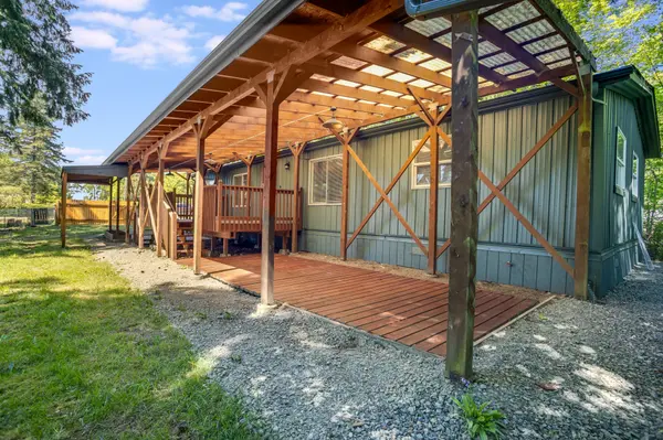 157 Rogers Rd, Silver Lake, WA 98645-9715