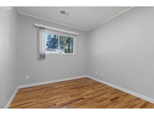 8930 SE CRYSTAL SPRINGS BLVD, Portland, OR 97266