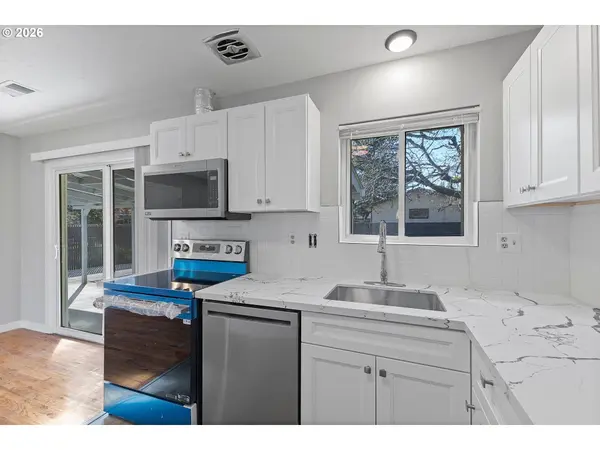 8930 SE CRYSTAL SPRINGS BLVD, Portland, OR 97266