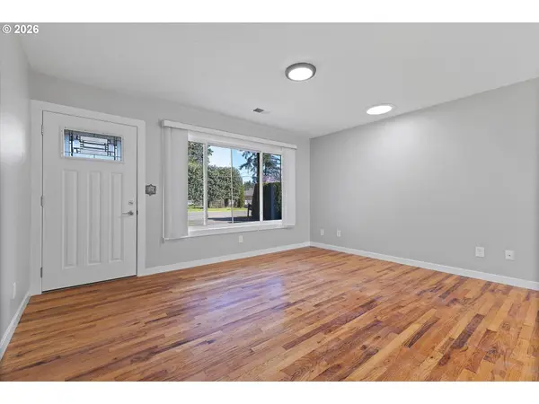 8930 SE CRYSTAL SPRINGS BLVD, Portland, OR 97266