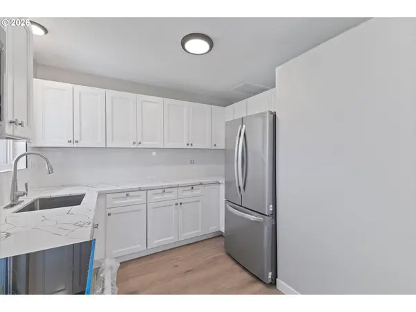 8930 SE CRYSTAL SPRINGS BLVD, Portland, OR 97266