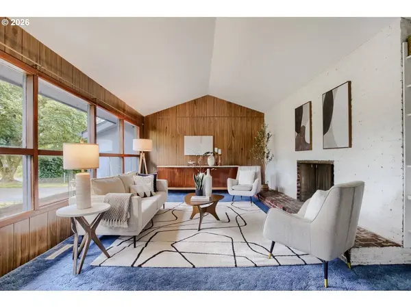 8015 SW FAIRWAY DR, Portland, OR 97225