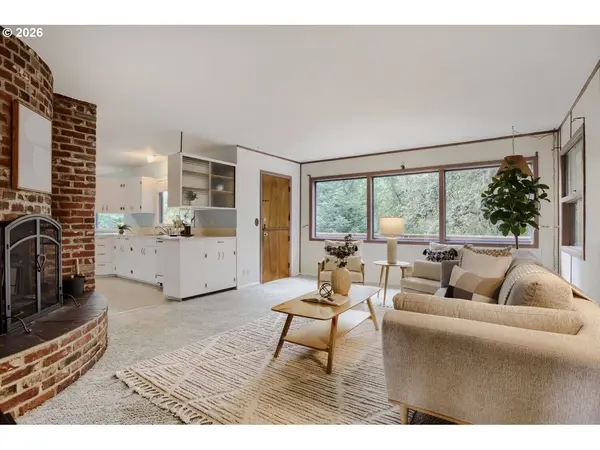 8015 SW FAIRWAY DR, Portland, OR 97225