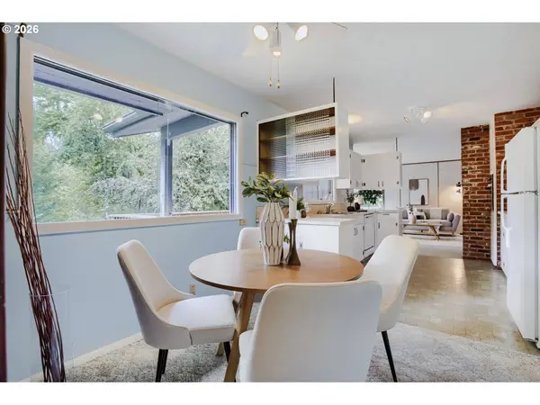 8015 SW FAIRWAY DR, Portland, OR 97225