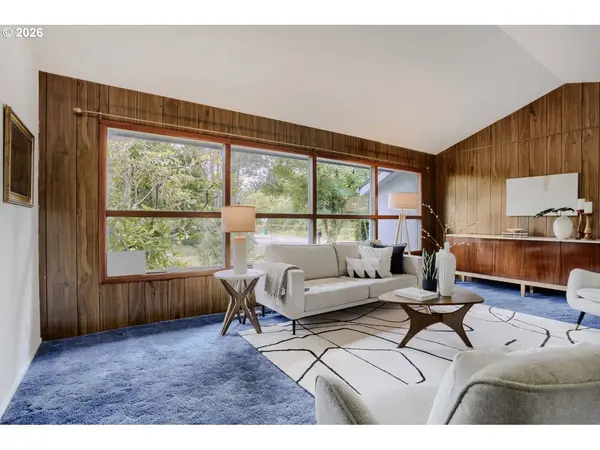 8015 SW FAIRWAY DR, Portland, OR 97225