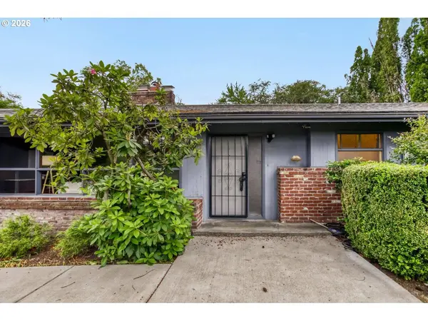 8015 SW FAIRWAY DR, Portland, OR 97225
