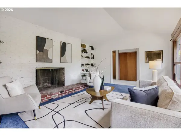 8015 SW FAIRWAY DR, Portland, OR 97225