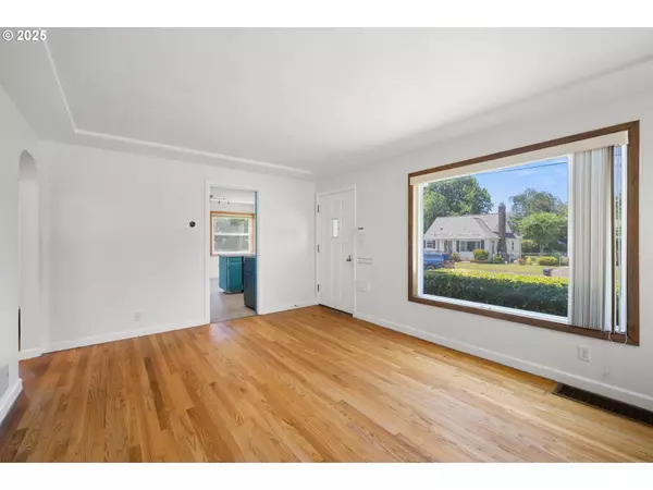 136 SE 85TH AVE, Portland, OR 97216