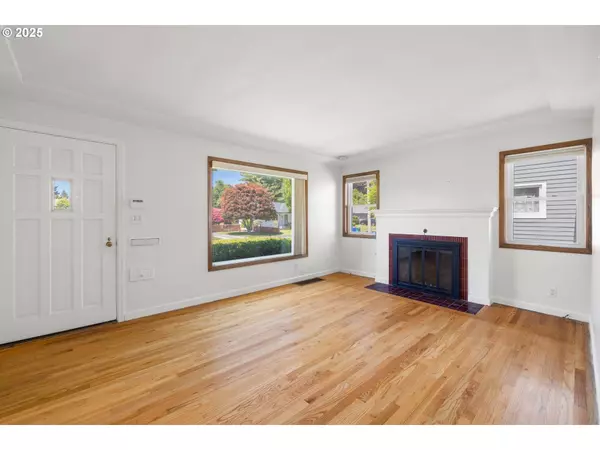 136 SE 85TH AVE, Portland, OR 97216