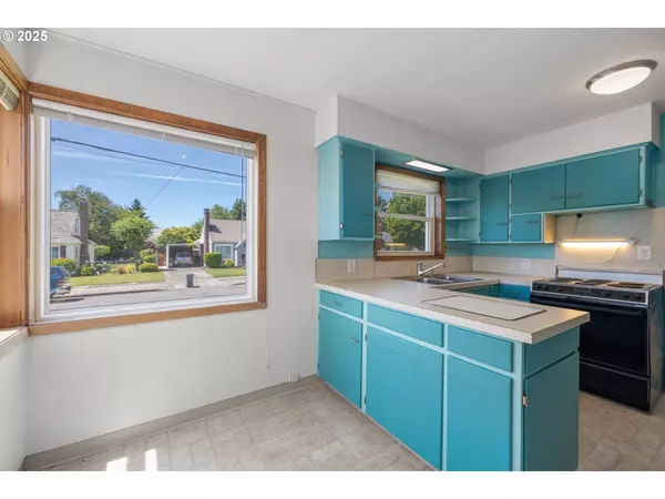 136 SE 85TH AVE, Portland, OR 97216