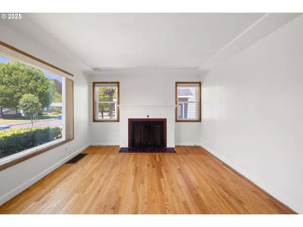 136 SE 85TH AVE, Portland, OR 97216