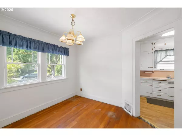 6040 N OMAHA AVE, Portland, OR 97217