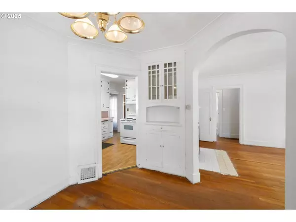 6040 N OMAHA AVE, Portland, OR 97217